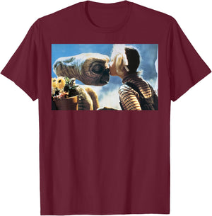 E.T. Gertie Kissing E.T. On the Nose Graphic T-Shirt - T-Shirt | Maroon