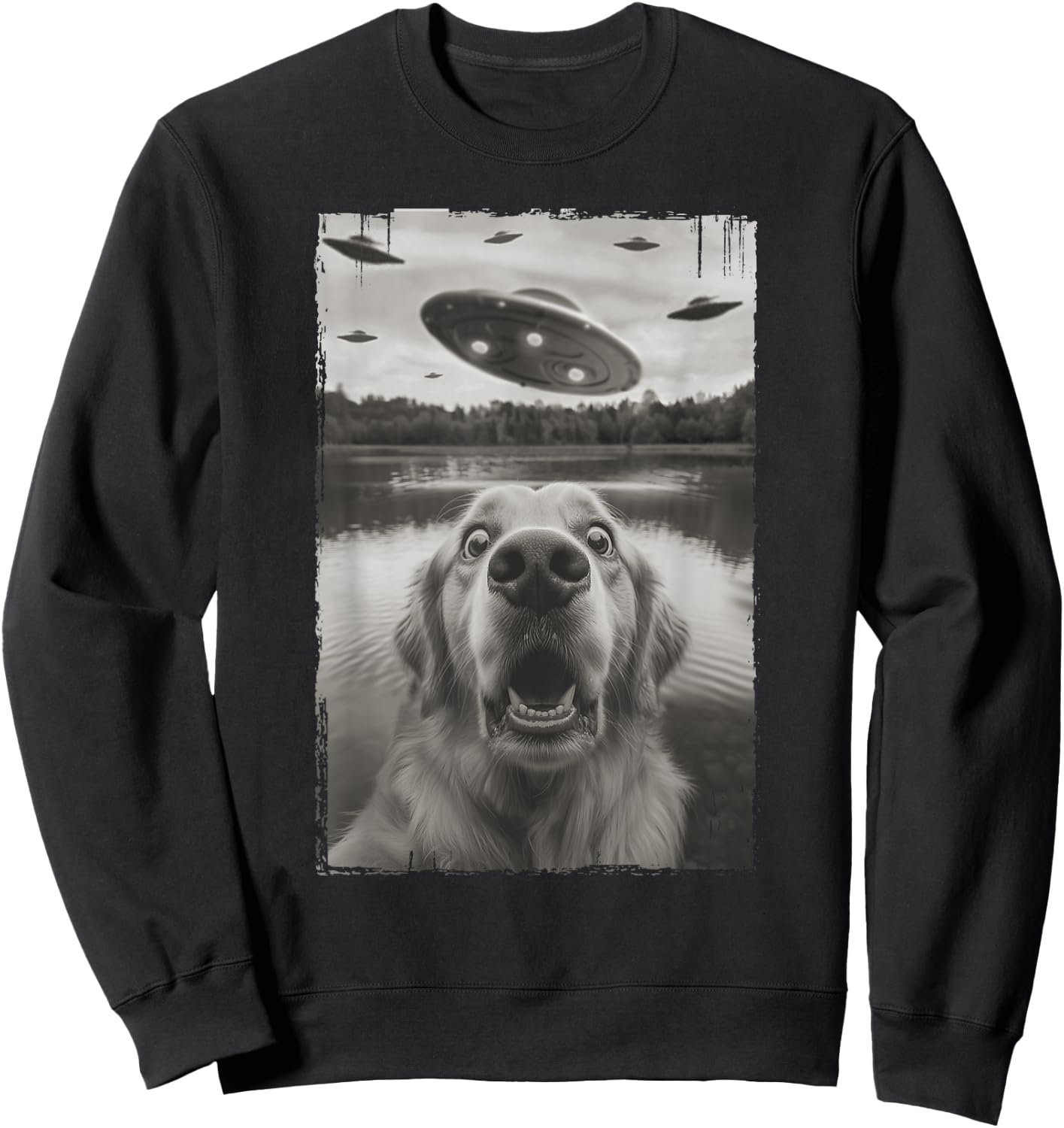 Golden Retriever Selfie with UFO - Funny Golden Retriever Sweatshirt - Sweatshirt | Black
