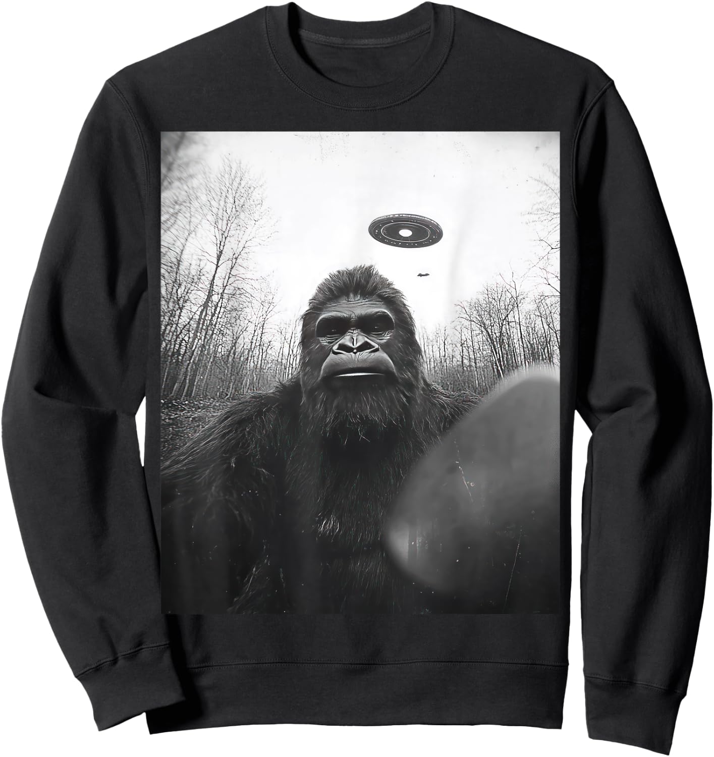 Funny graphic Sasquatch BigFoot UFO Alien Funny weird Sweatshirt - Sweatshirt | Black
