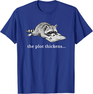 the plot thickens Raccoon Book Lover T-Shirt - T-Shirt | Royal