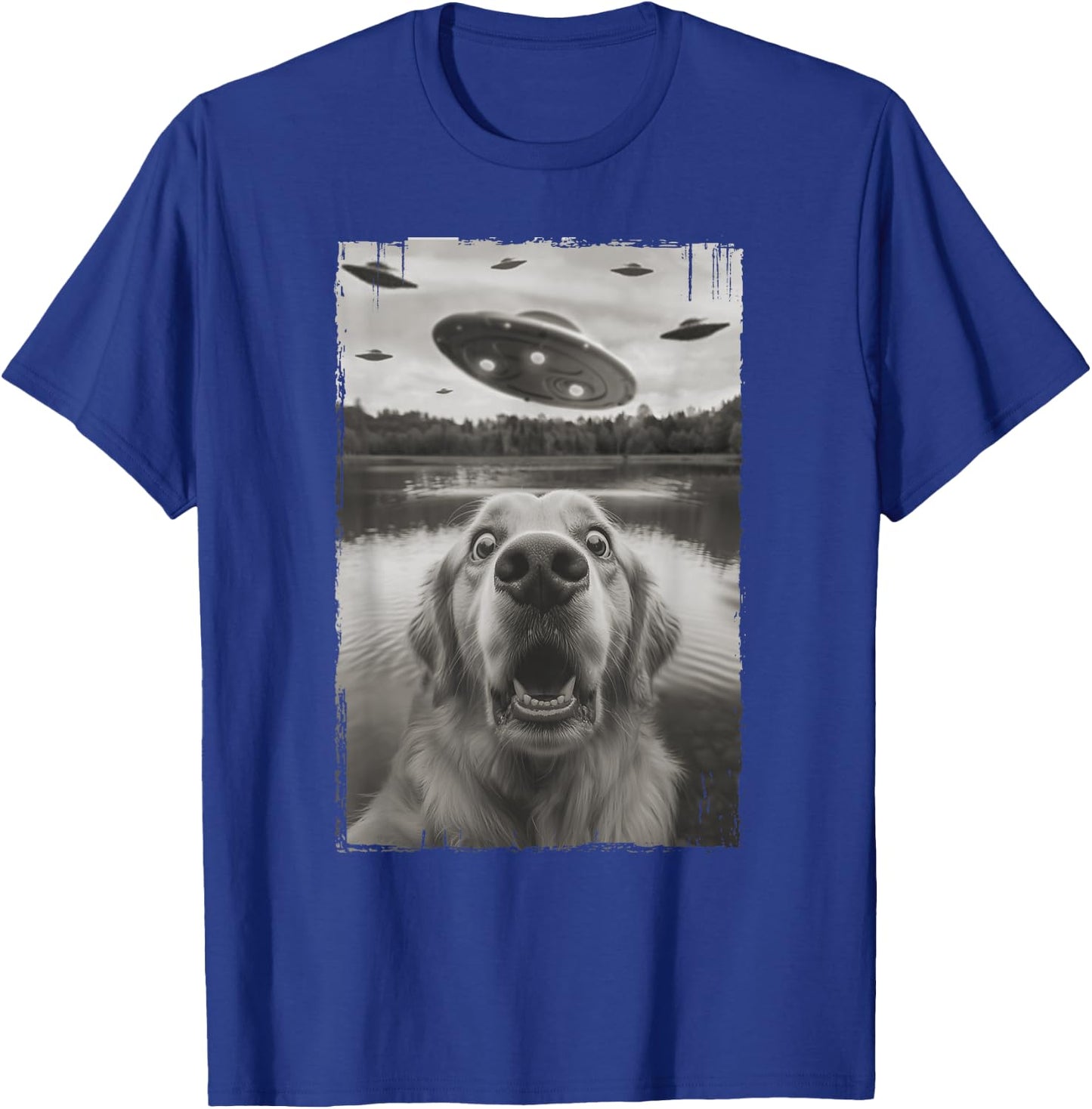 Golden Retriever Selfie with UFO - Funny Golden Retriever T-Shirt - T-Shirt | Royal