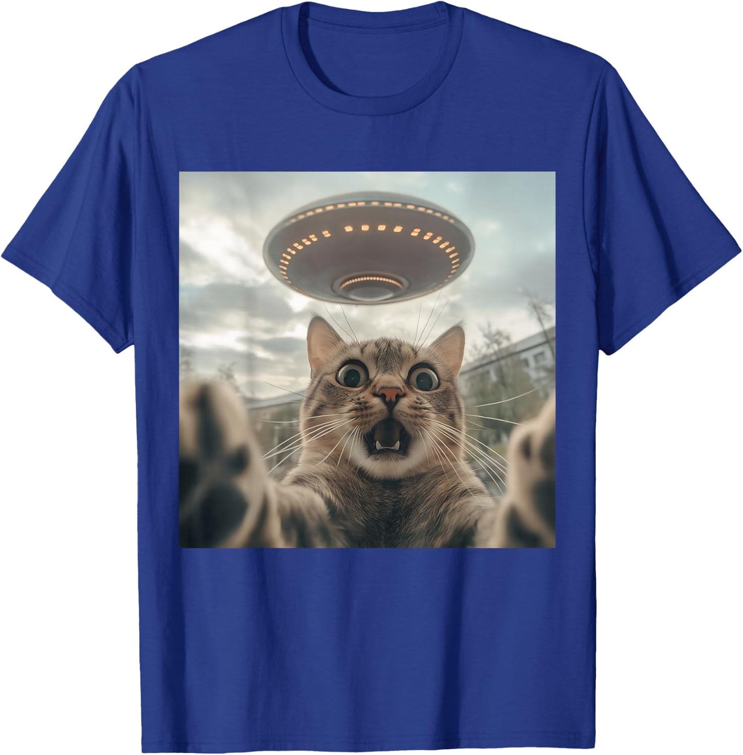 Cat Selfie With Alien UFO Funny Cat T-Shirt - T-Shirt | Royal