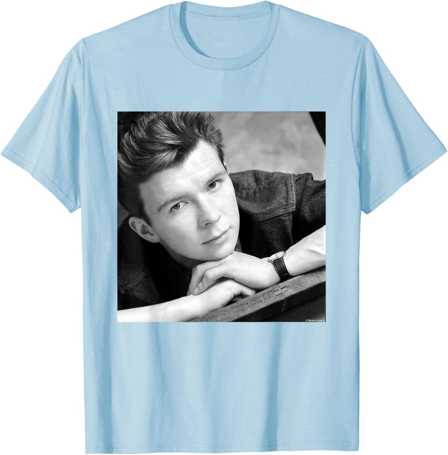 Rick Astley Never Gonna Give You Up Portrait By Simon Fowler T-Shirt - T-Shirt | Light Blue