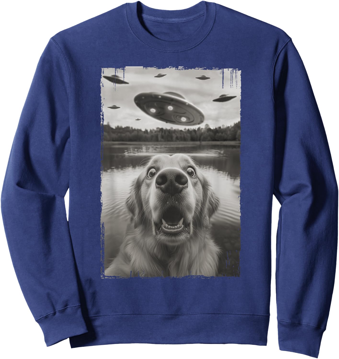 Golden Retriever Selfie with UFO - Funny Golden Retriever Sweatshirt - Sweatshirt | Navy