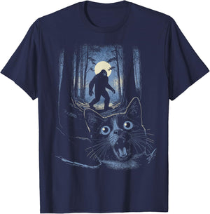 Funny Surprised Scared Cat Selfie With Bigfoot Sasquatch T-Shirt - T-Shirt | Navy