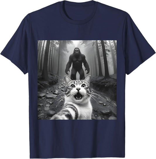 Funny Surprised Scared Cat Selfie With Sasquatsch Bigfoot Men Women Girls Kids T-Shirt - T-Shirt | Navy