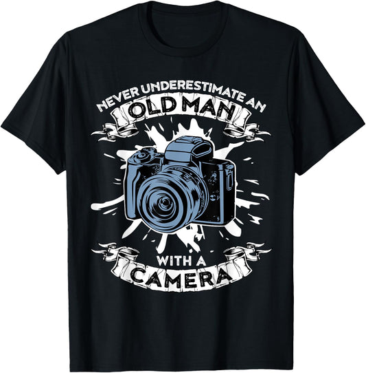 Never Underestimate An Old Man With A Camera T-Shirt - T-Shirt | Black