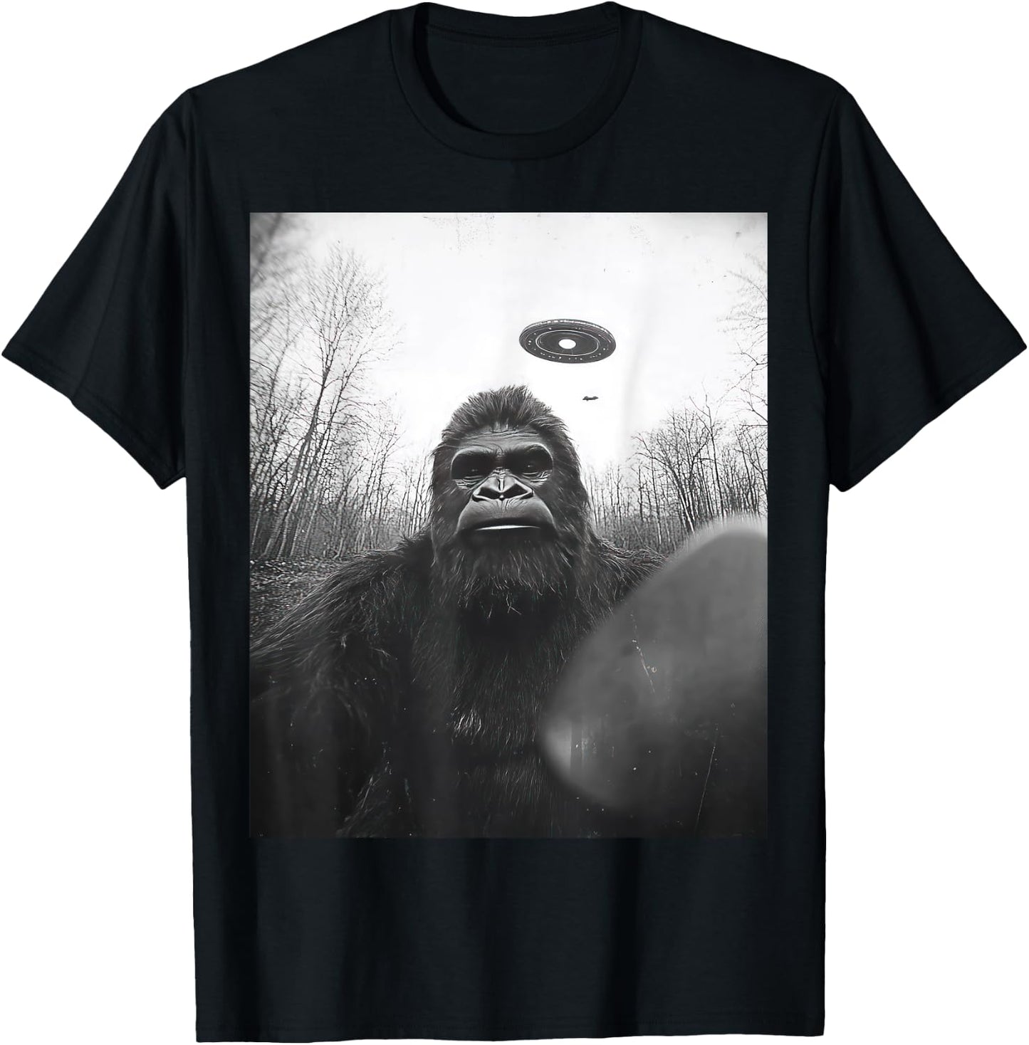 Funny graphic Sasquatch BigFoot UFO Alien Funny weird T-Shirt - T-Shirt | Black